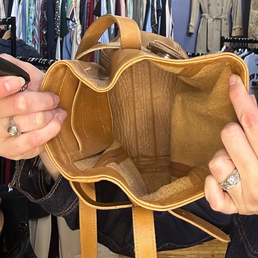 Vintage Coach British Tan Leather Belted Bucket Crossbody Bag 4156 USA Made - Picture 4 of 8